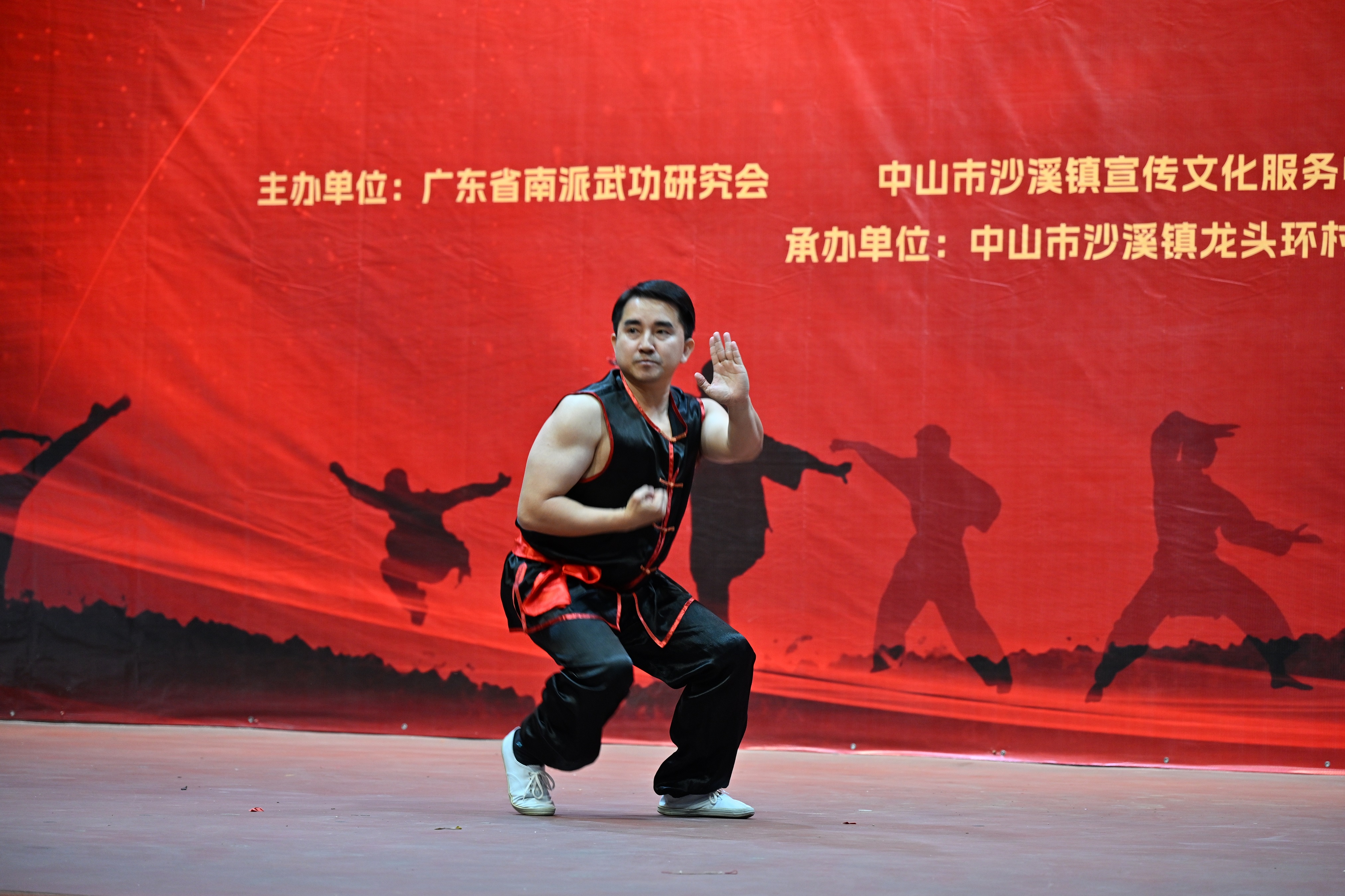 李栩劲表演蔡家拳“四门桩” 李栩劲表演蔡家拳“四门桩”