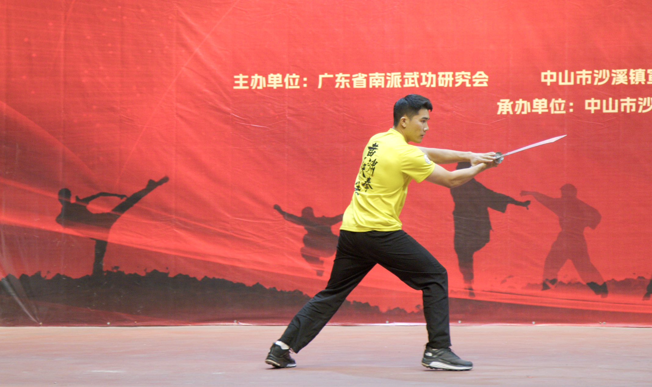 孔祥弘表演黄啸侠抗日大刀刀法 孔祥弘表演黄啸侠抗日大刀刀法