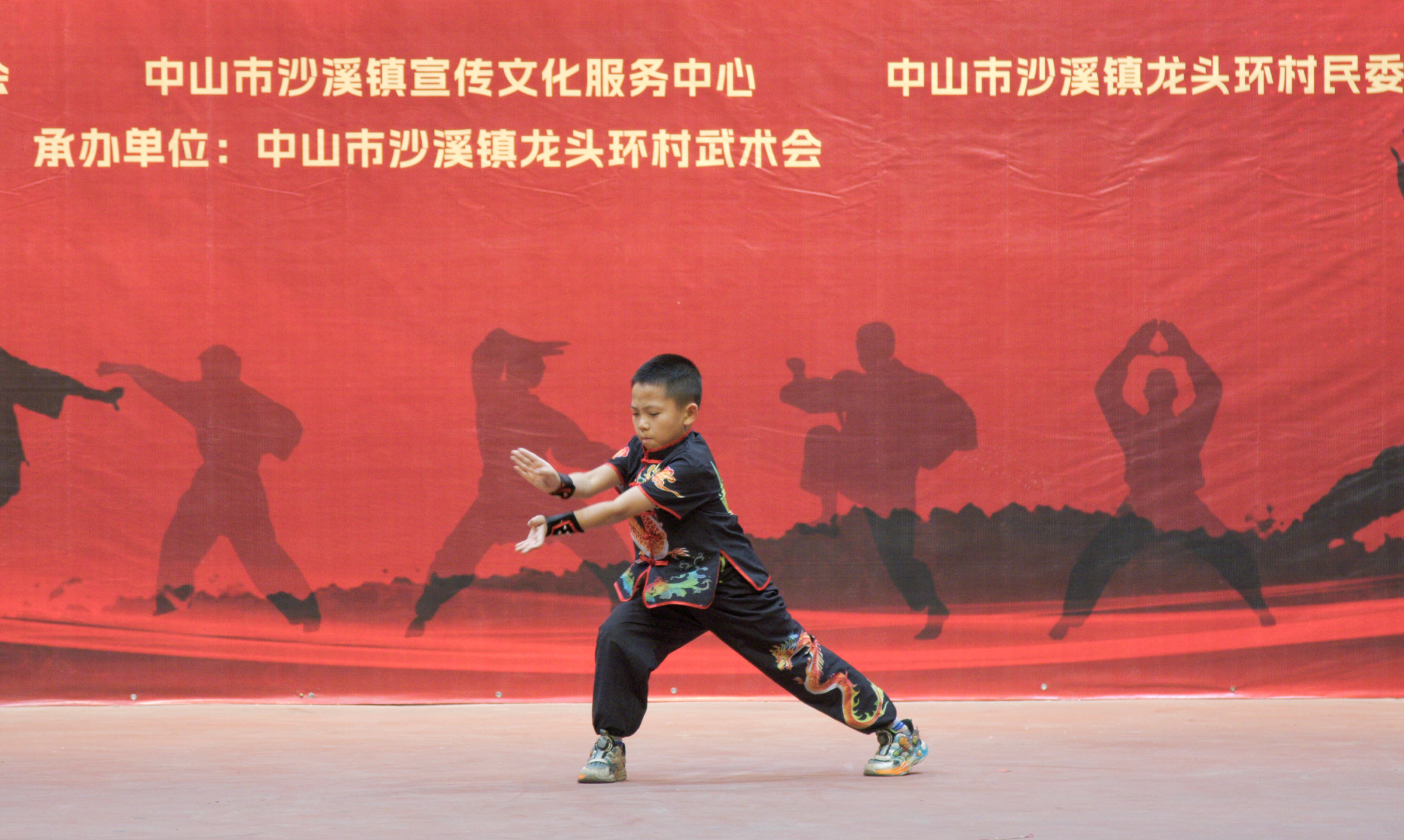 梁嘉和表演班中少林铁线拳 梁嘉和表演班中少林铁线拳