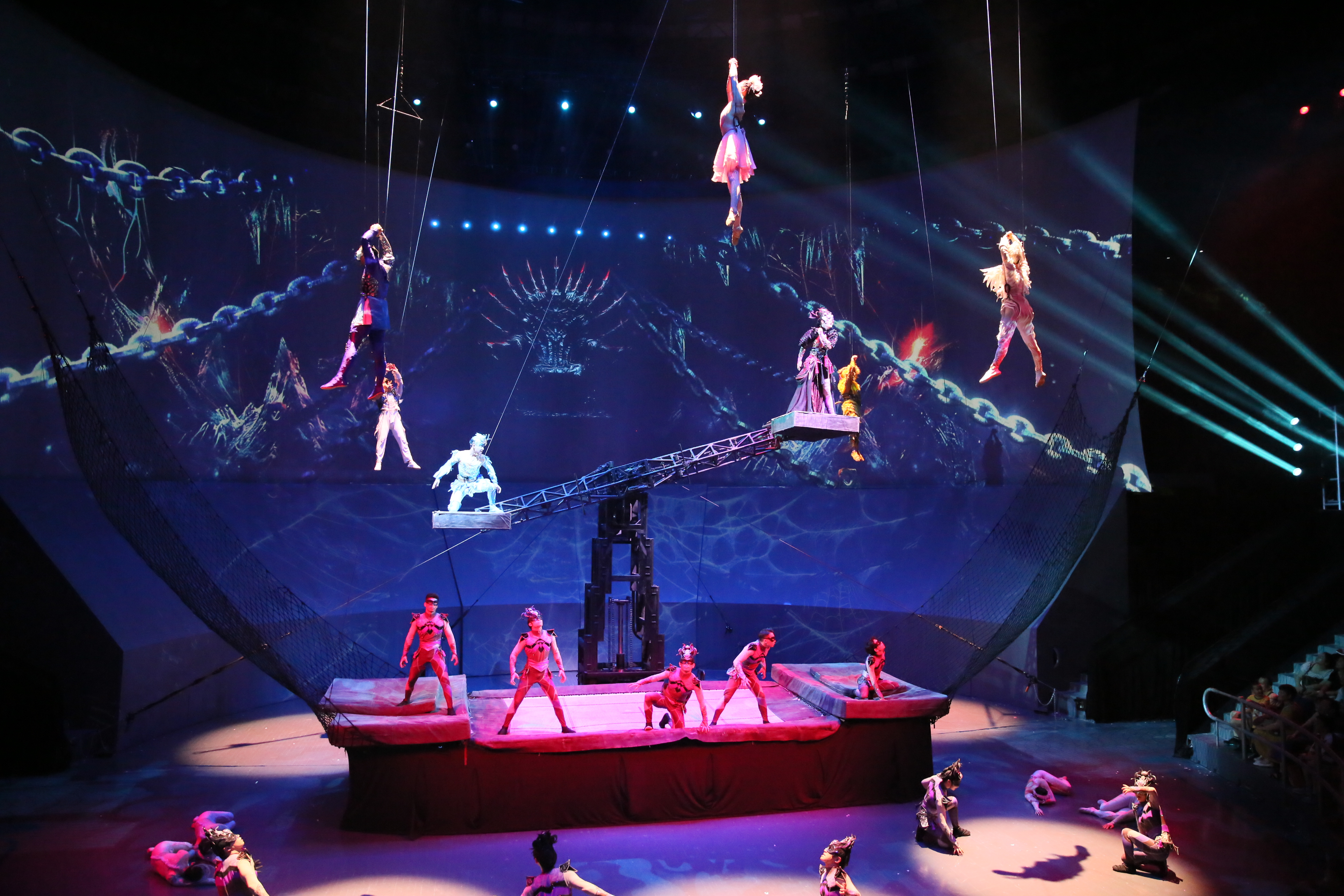 一部杂技剧在国外连演60多场，这个杂技团有啥绝活？, image size:3840x2560