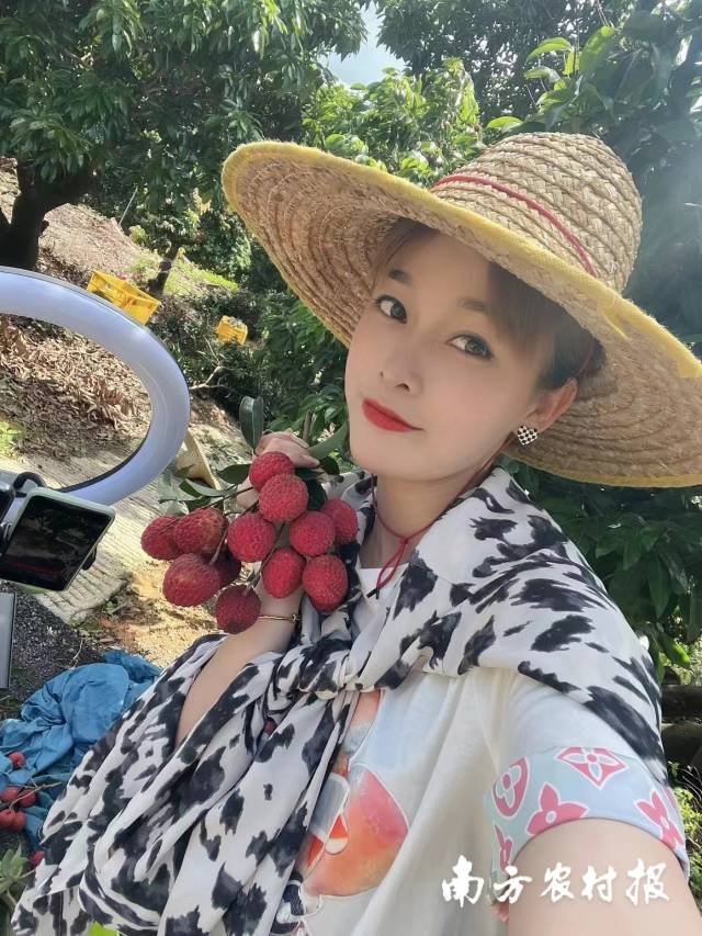 直播期间来张自拍，给自己加油。