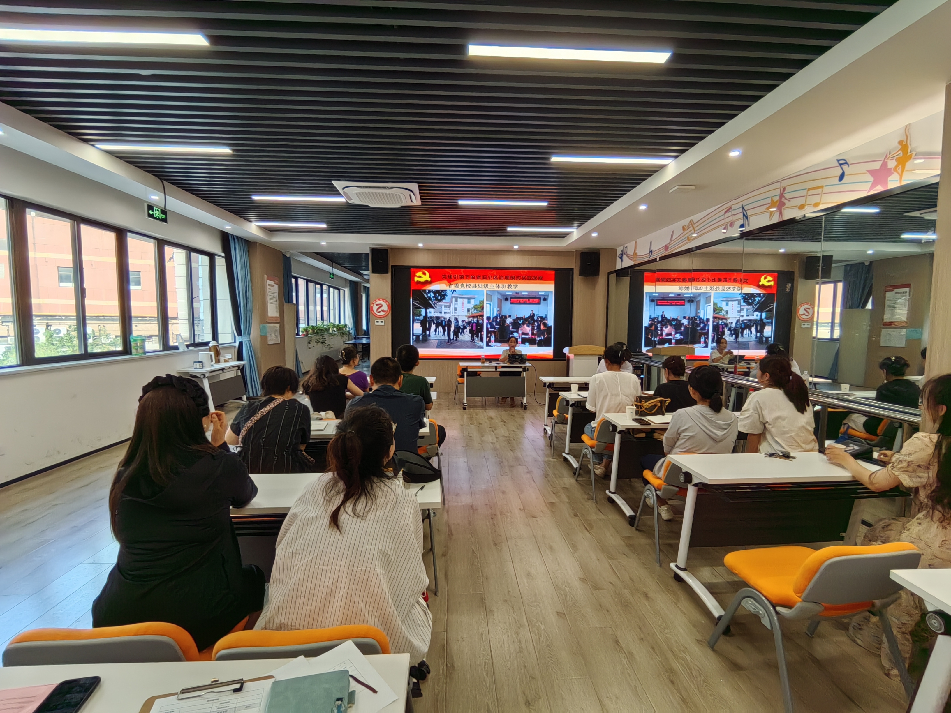 党建引领新风尚,居民自治焕新颜 —— 三里庵街道社区治理学院成功举办老旧小区治理专题培训_实践家文教慈善基金会