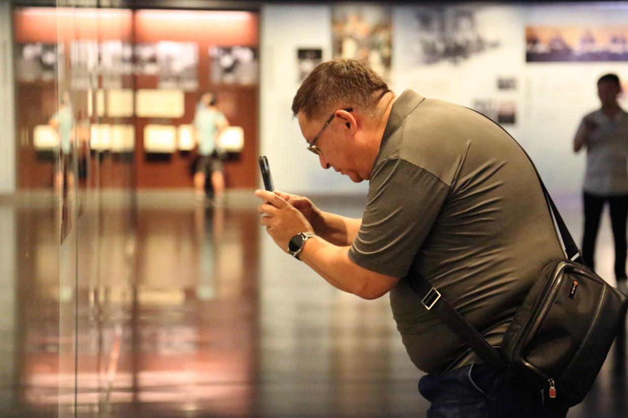 《哈萨克斯坦实业报》总编辑谢里克•科尔茹姆巴耶夫曾写过不少关于邓小平的报道