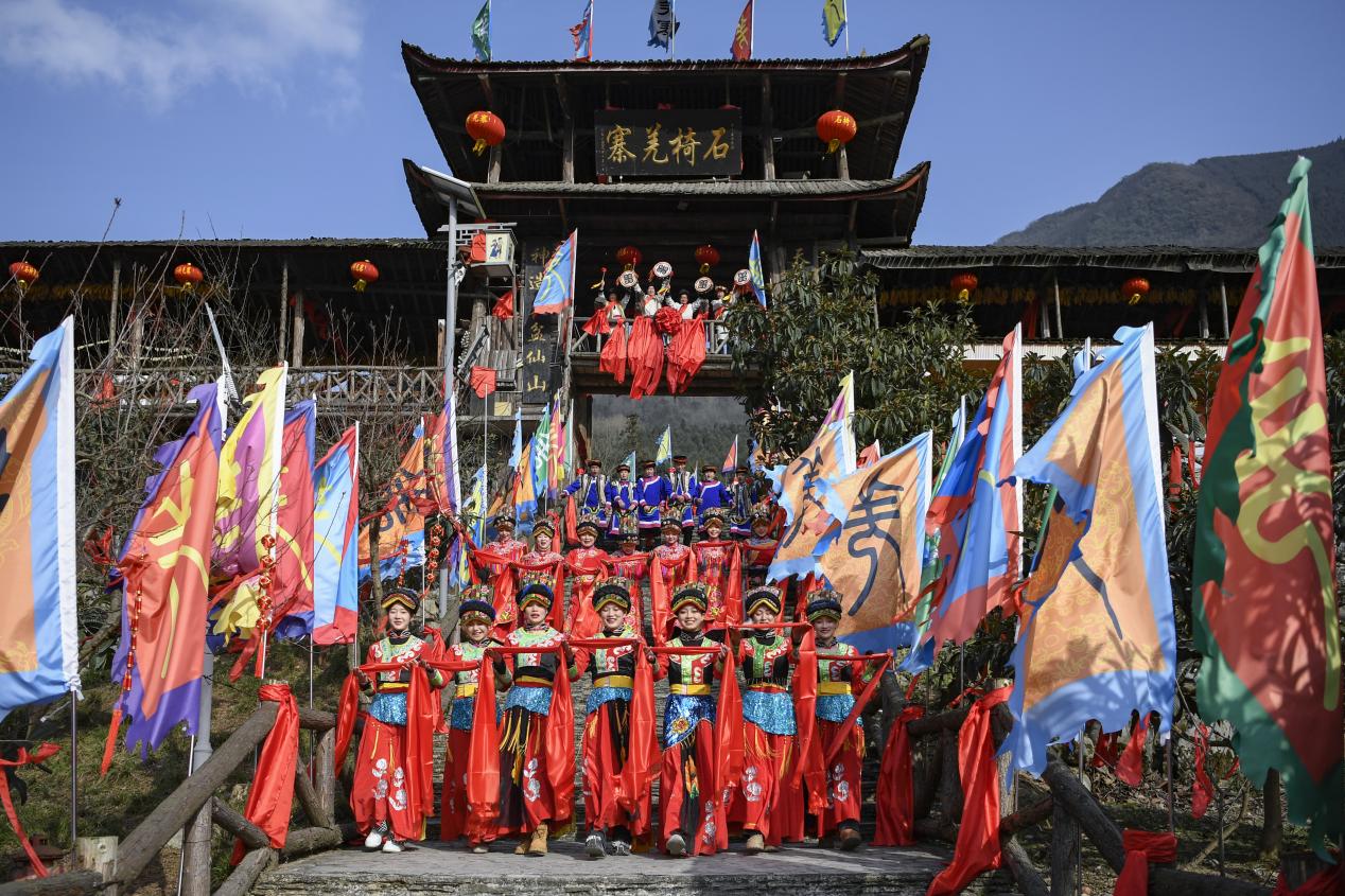 p_bf1714b22efc9b02a4407eed5b75fa4d_574214_北川石椅村