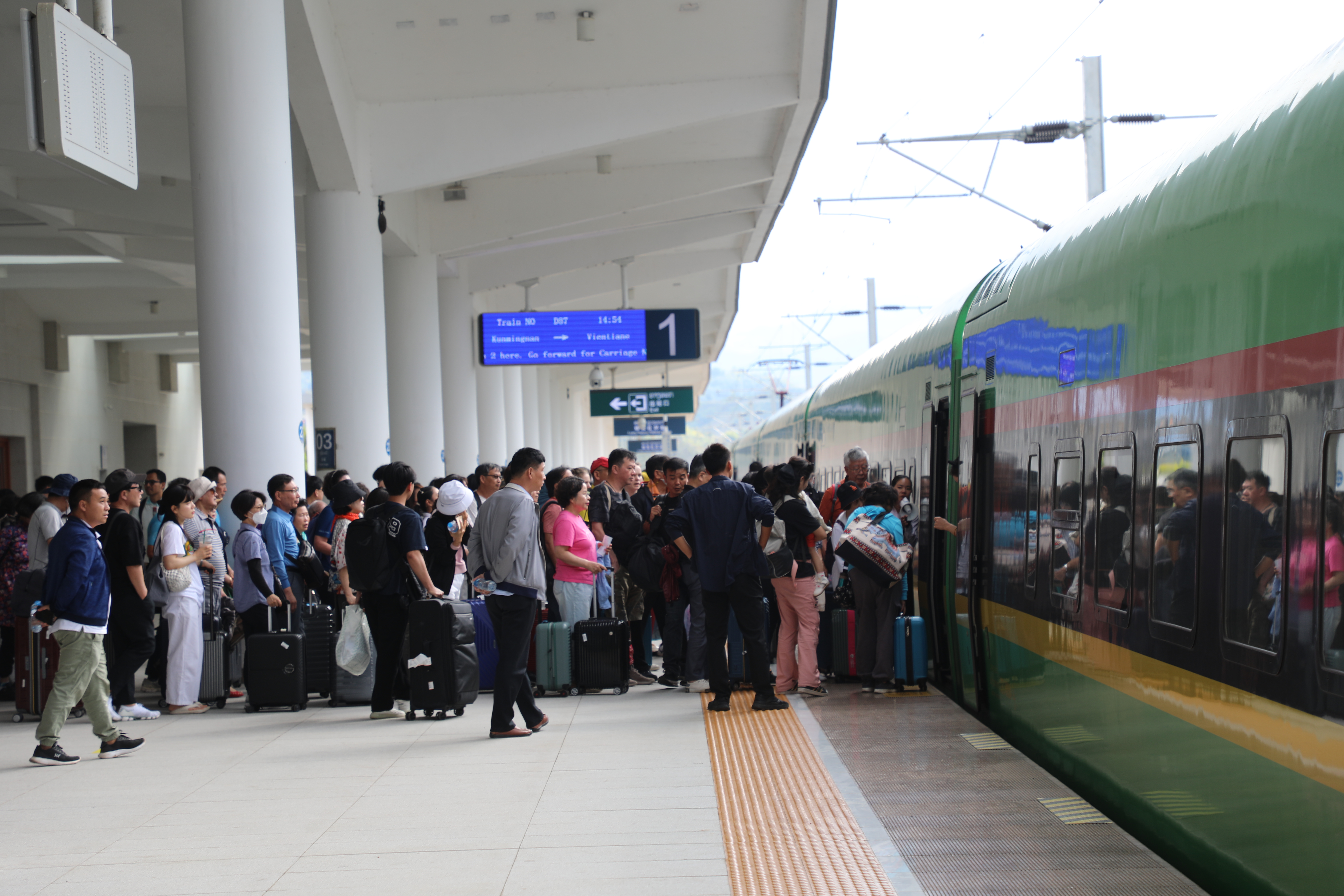 中老铁路老挝段单日旅客发送量再创新高