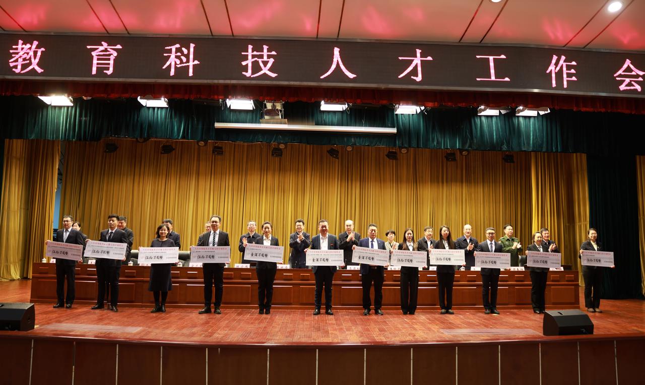 首批支持奖励资金发放！大庆发布“新时代大庆人才振兴20条”_黑龙江日报
