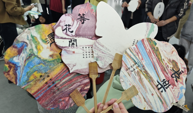 石家庄职业技术学院举办漆扇手工制作活动_万州生活网