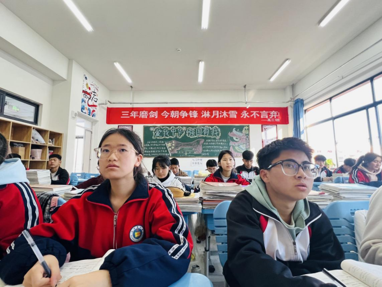 如今,古渡虽已不再,但在黄河之畔,一所崭新的临津中学拔