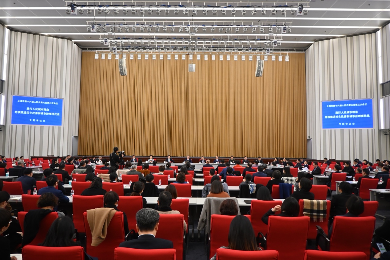 1月16日下午,上海市人大代表参与专题审议。顾海民摄