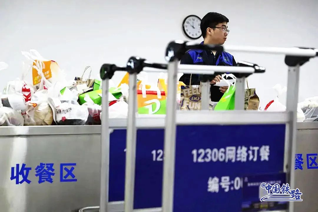 1256212566436402 21ab210b5e2dcef2b85b32c22e86394e_905.jpg