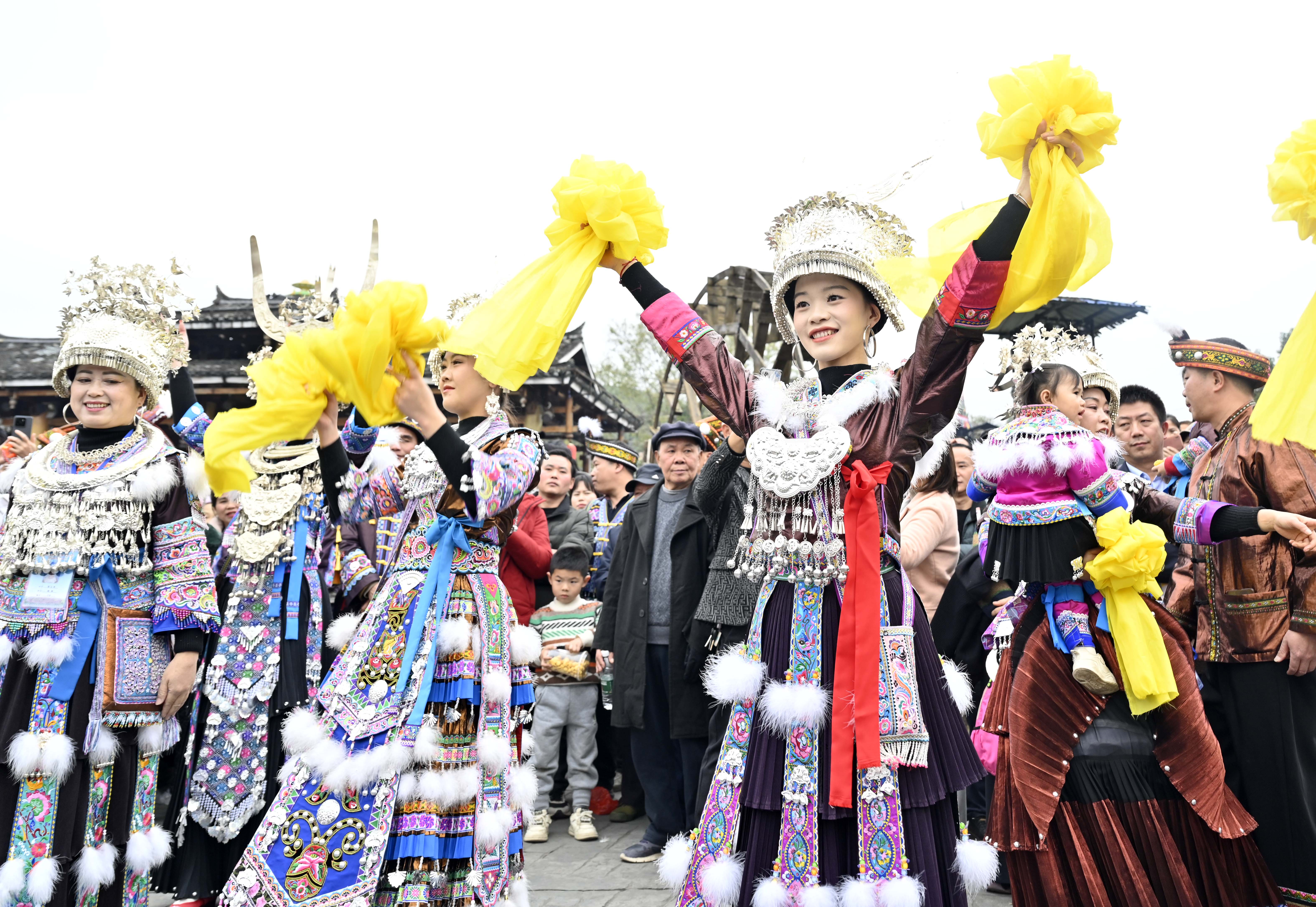 融水县多彩坡会迎客来