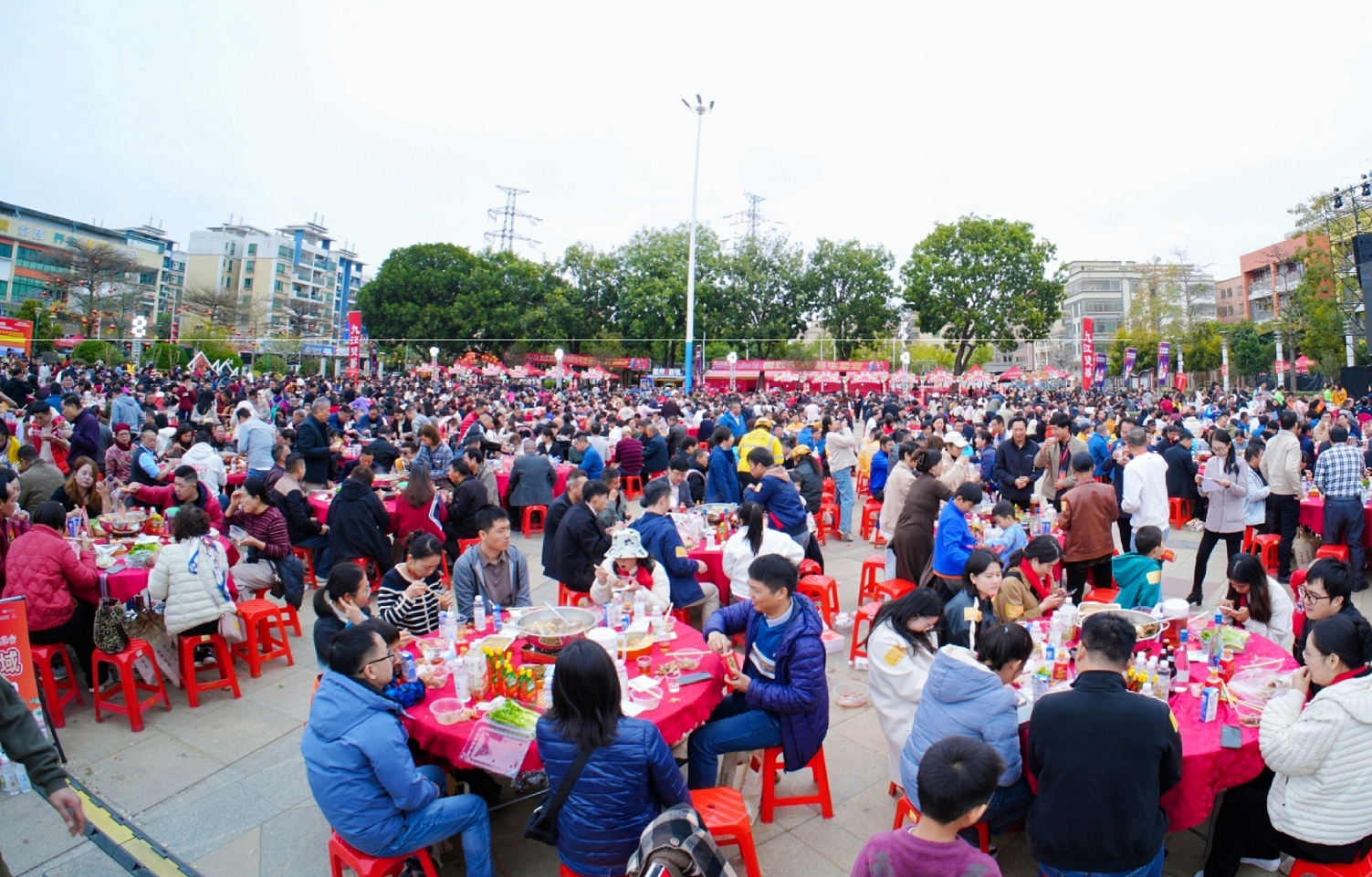 狮山官窑生菜会:万人盛宴 民俗传承