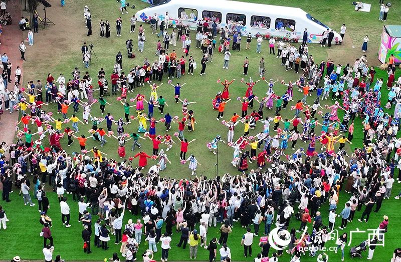 广西三月三，放假四天