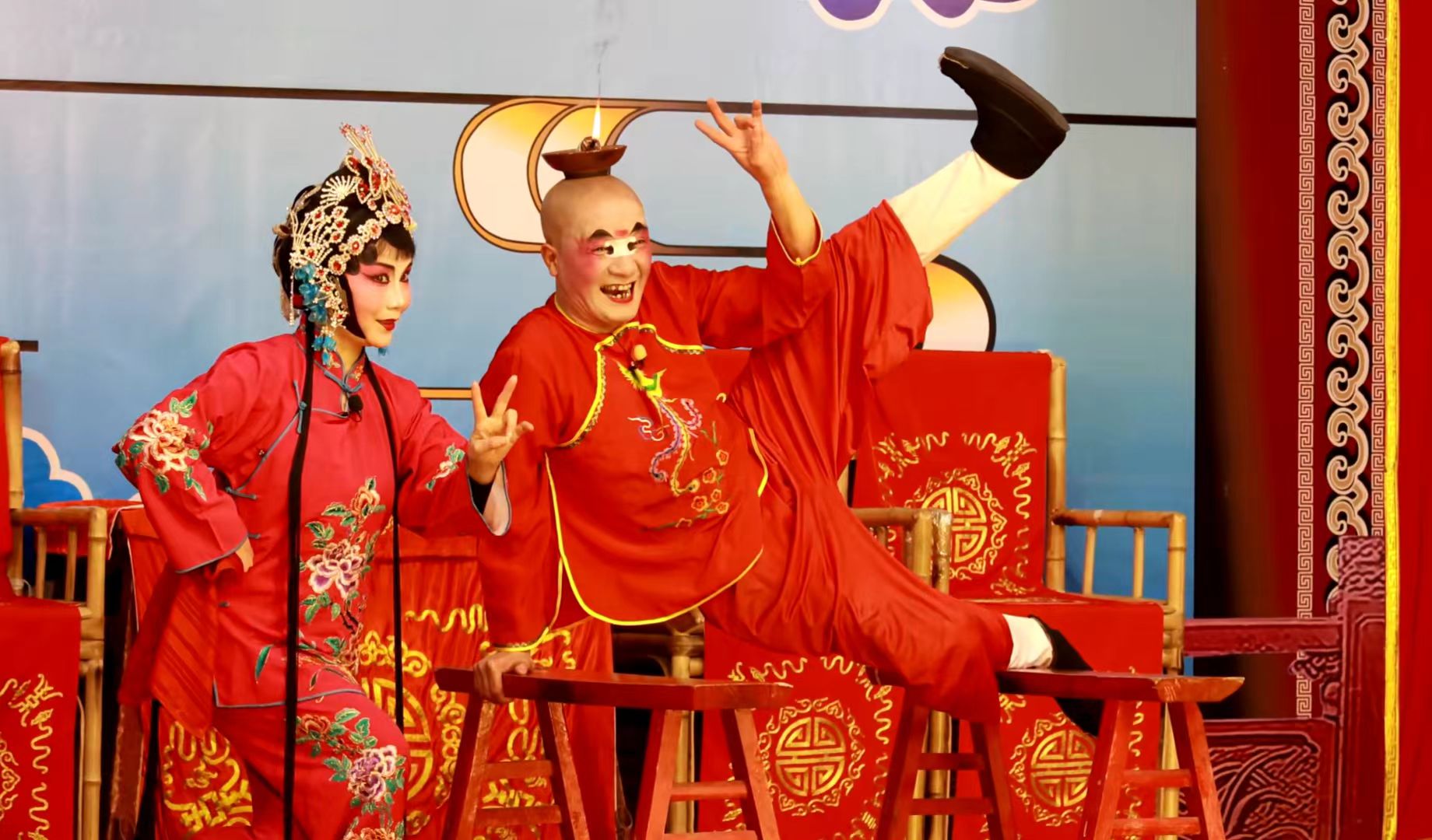 “三花”川劇團(tuán)演員正在表演。韓超攝