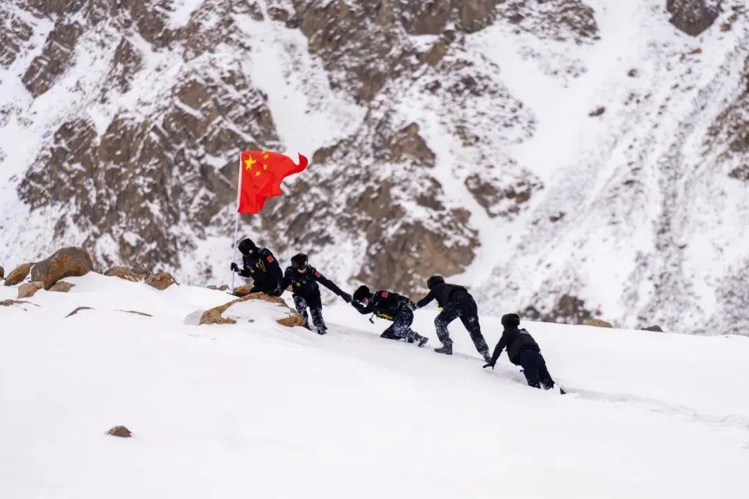 海拔3800米、8000封“情书” 网友:看着看着就哭了