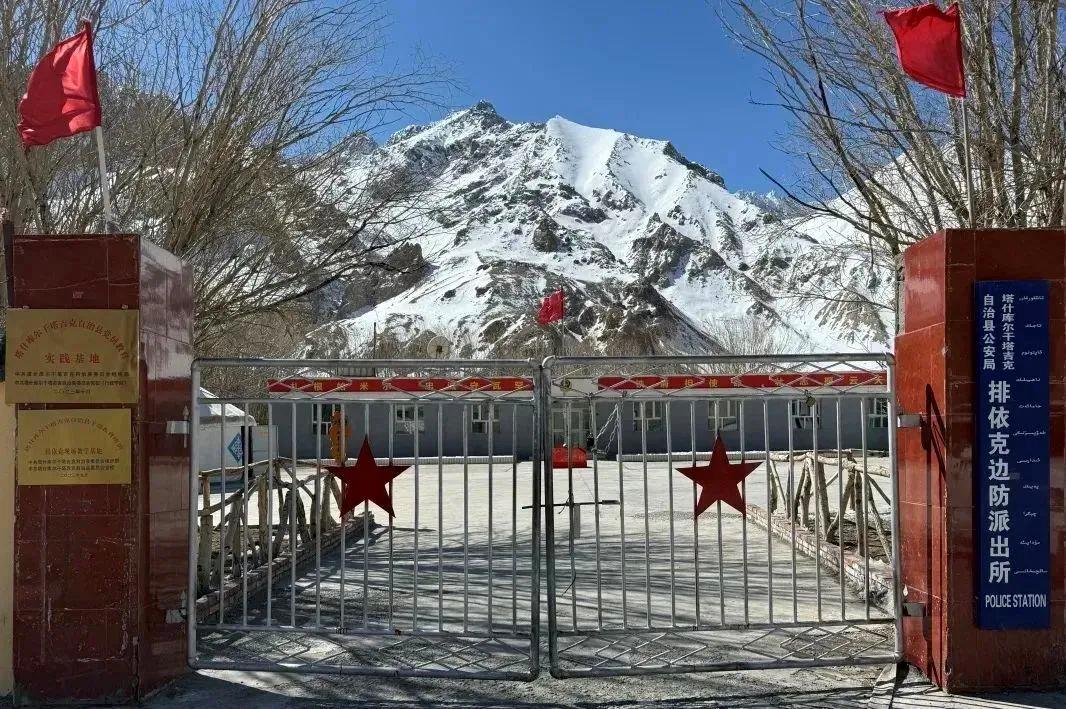 海拔3800米、8000封“情书” 网友:看着看着就哭了