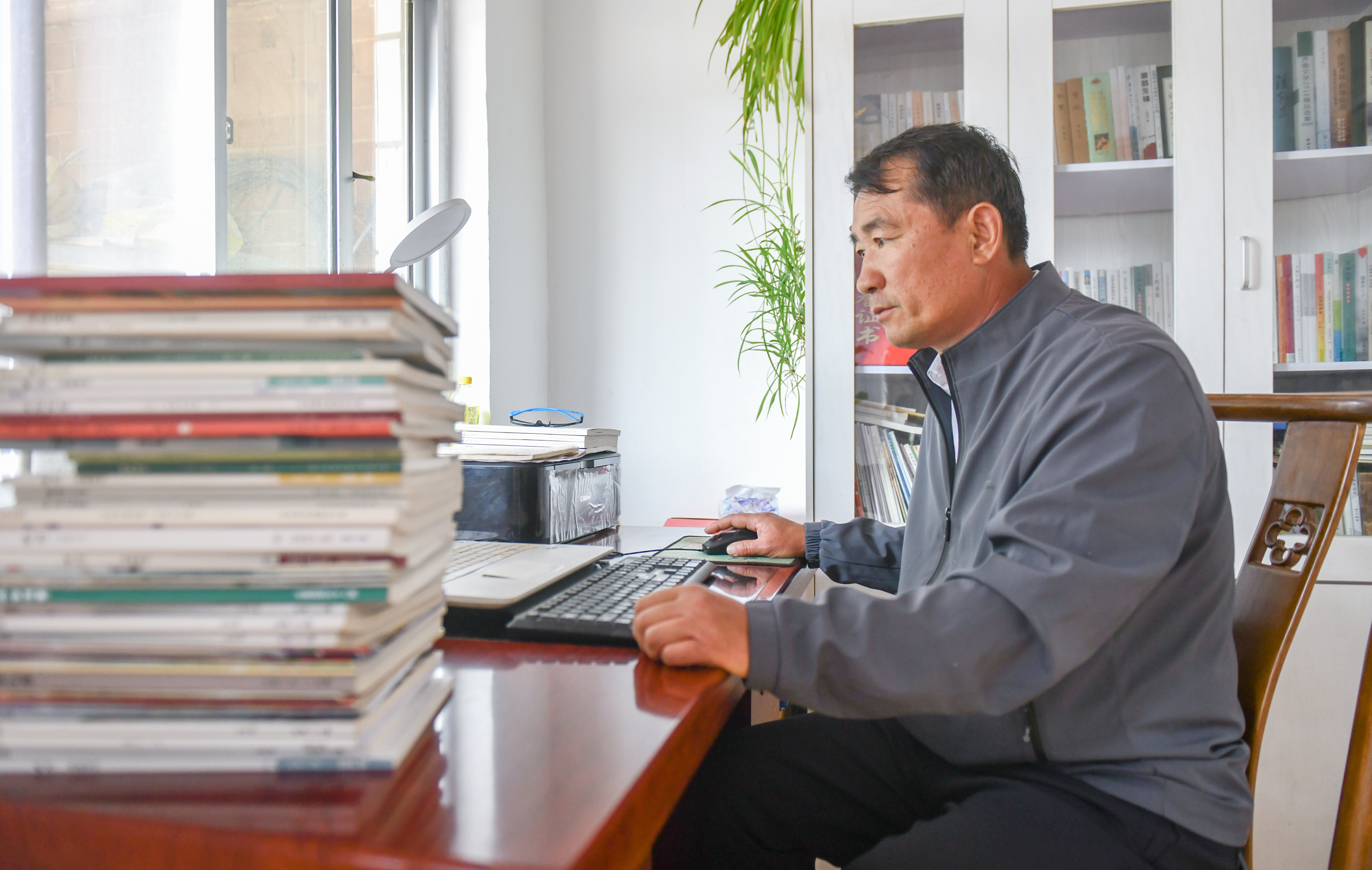 以麦子的姿态活着,农民诗人赵传昌