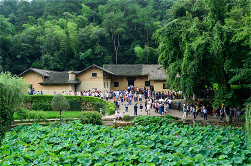 湖南韶山毛泽东同志故居。彭昶摄