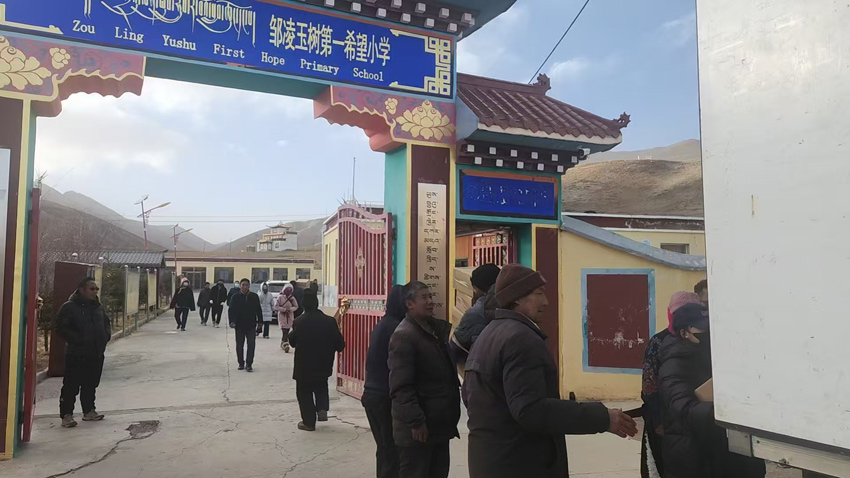 扎根高原，党员向前。受访者供图