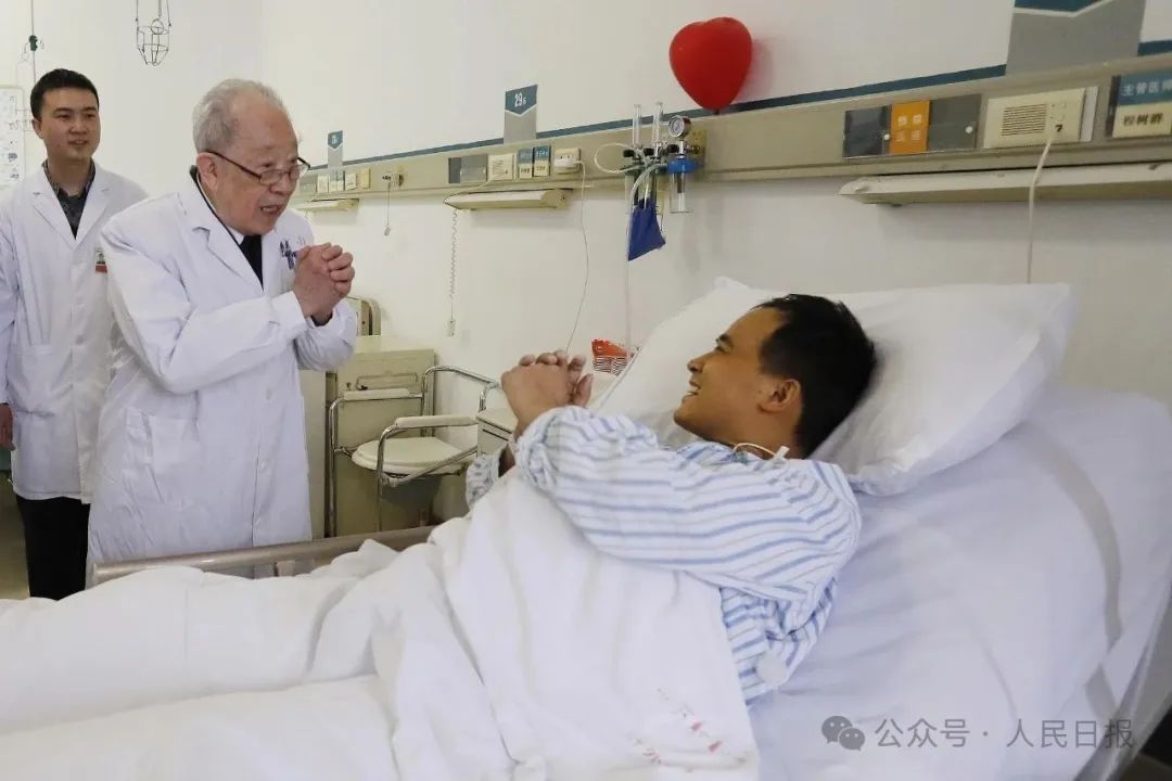 中新社：上海：“中国肝胆外科之父”吴孟超大年初一心里装的是病人资讯素材-ID:1145455161