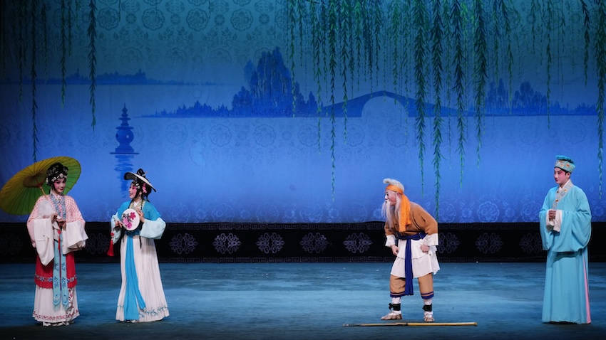 赵思雅《白蛇传》剧照。四川省川剧院供图