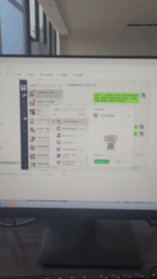 工位上空无一人，电脑突然“发疯”……