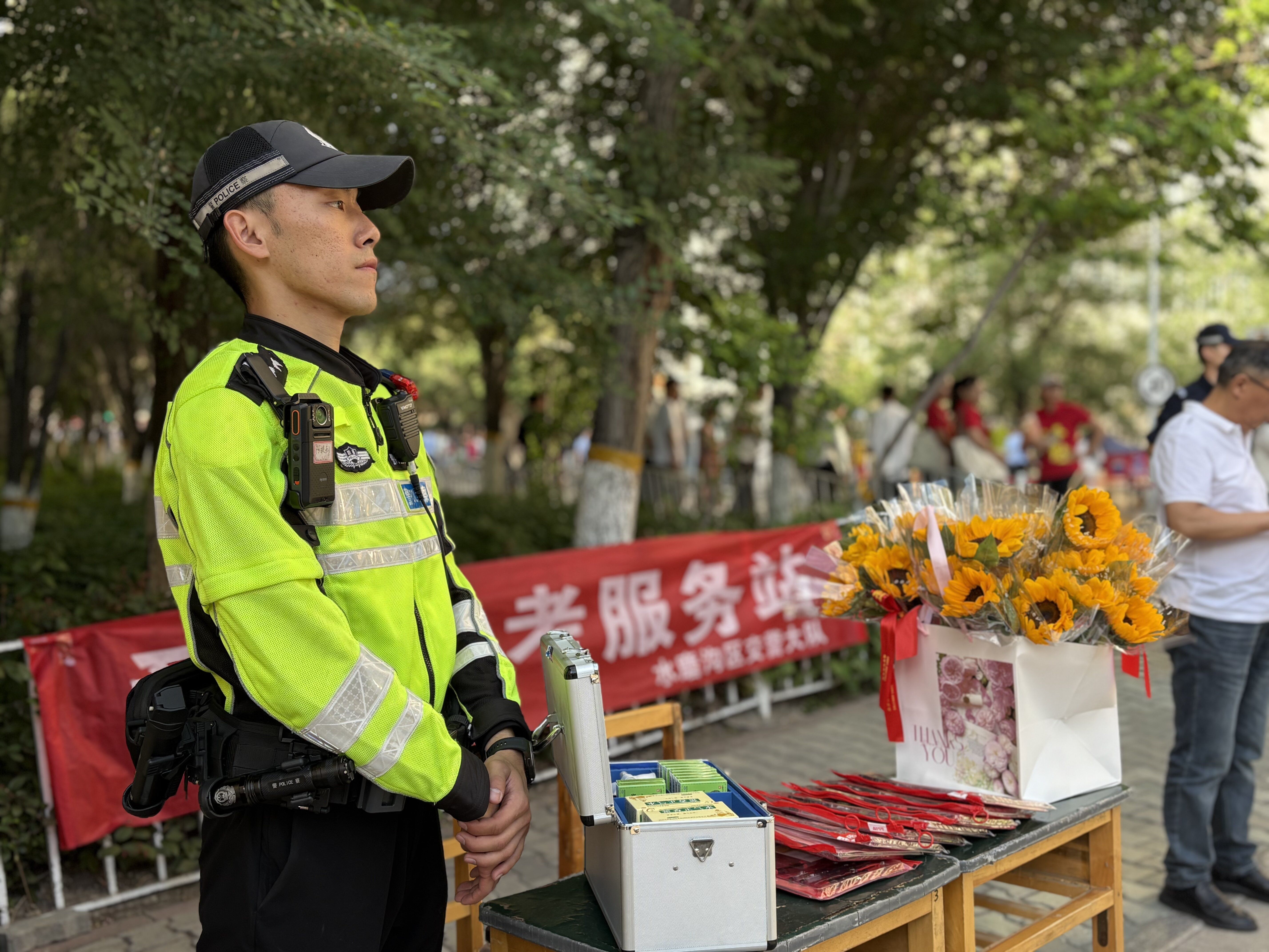 乌鲁木齐交警暖心护航高考 创意助力学子圆梦