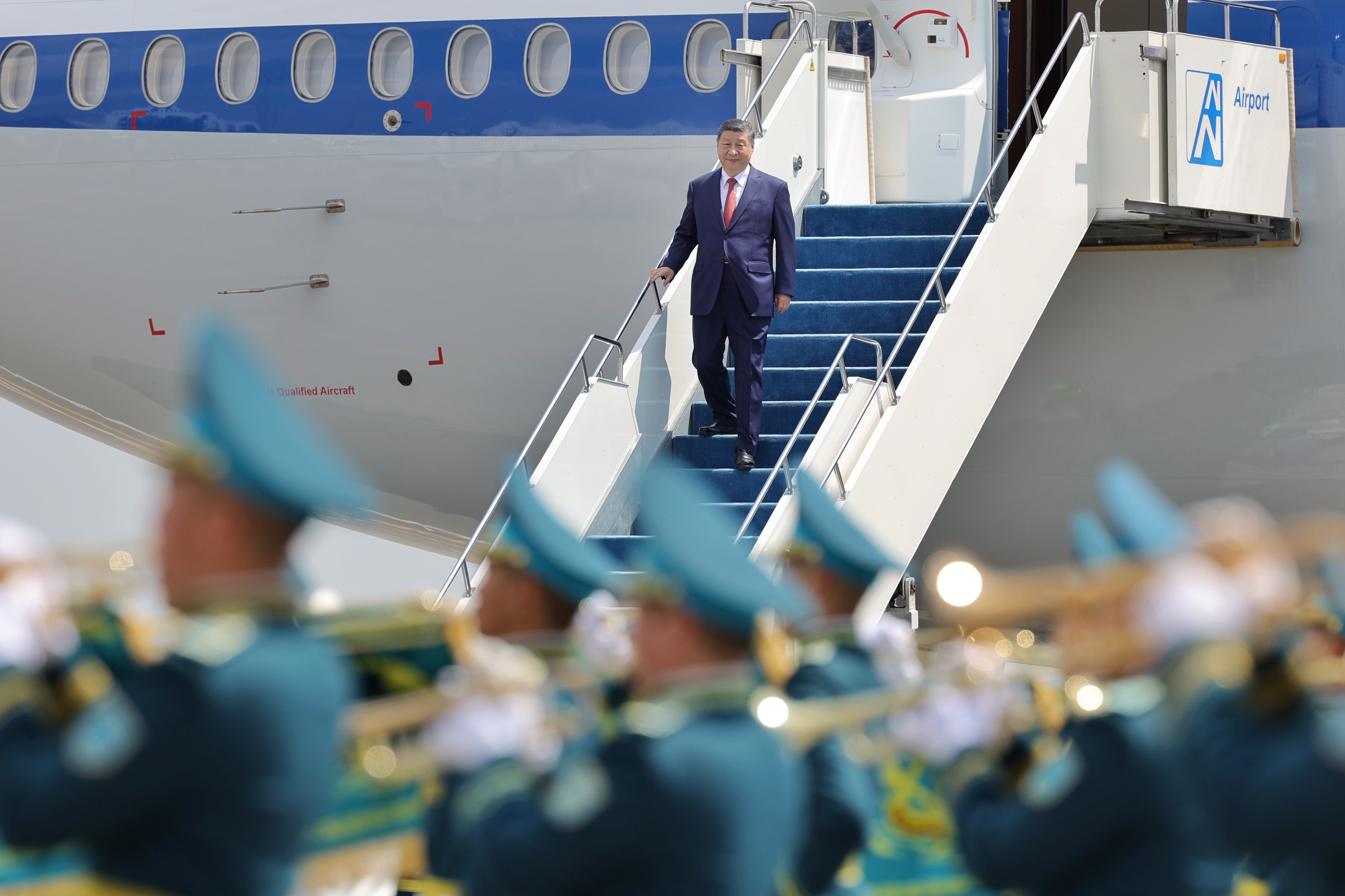 习近平抵达阿斯塔纳出席第二届中国－中亚峰会