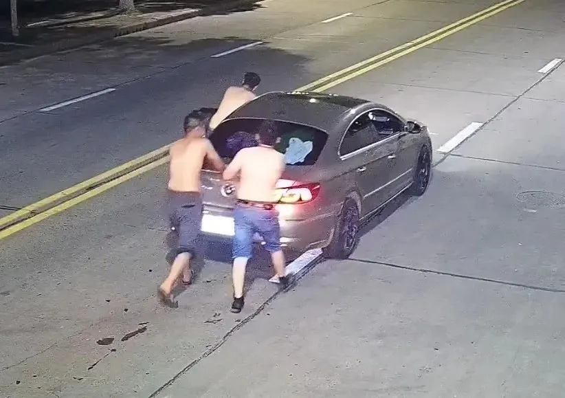 三名男子酒后推车数百米回家,算酒驾吗?交警回应