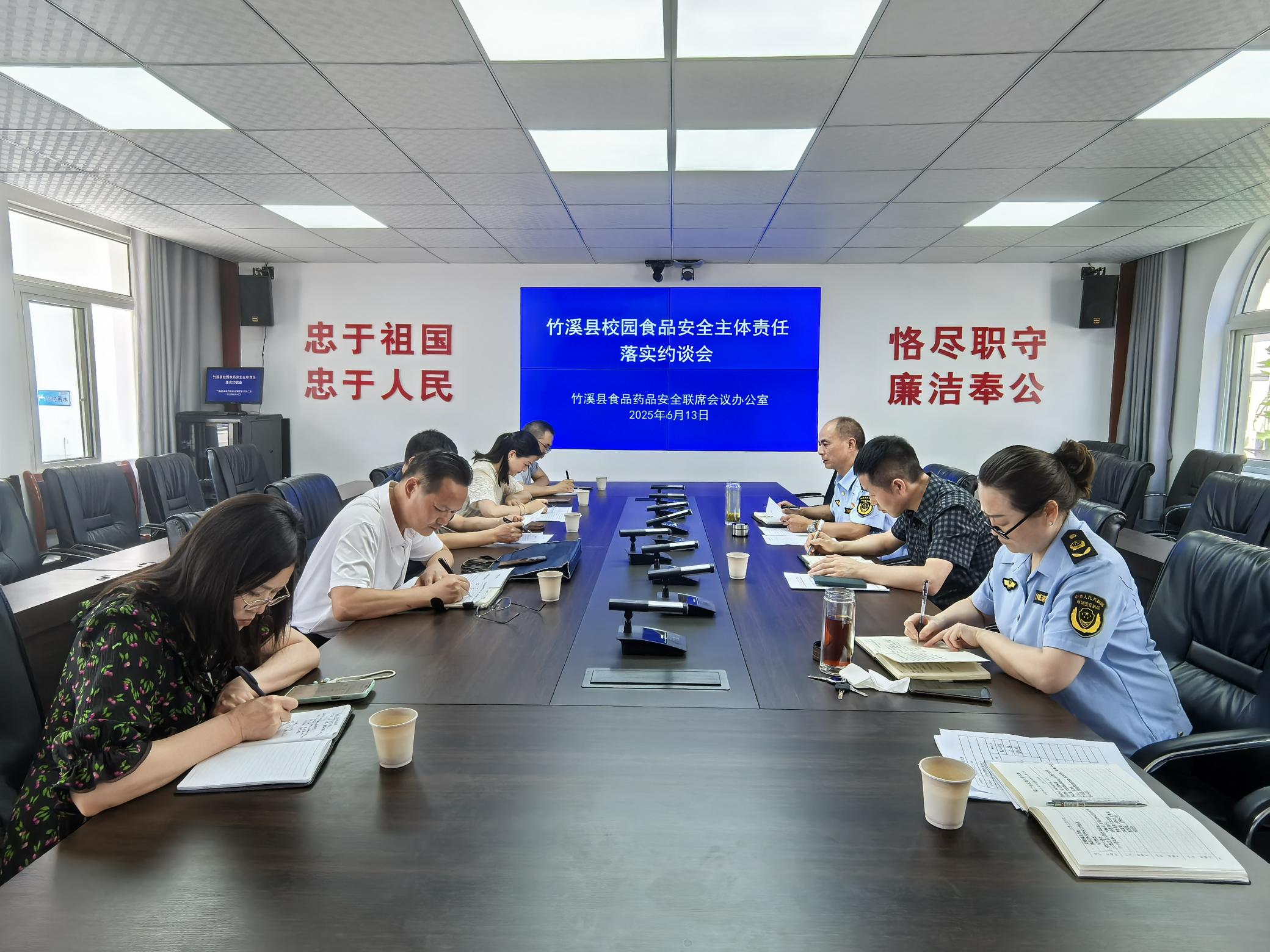 湖北竹溪县集中约谈和亮牌督办3所中小学校 全力护航“校园餐”_食安湖北