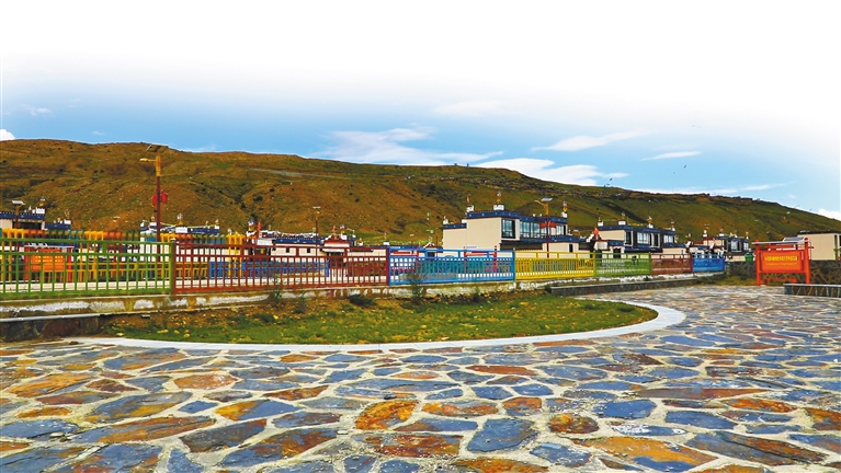 ‍‍走进山南市措美县哲古镇扎杂村:看扎扎服饰流传地的华丽蜕变