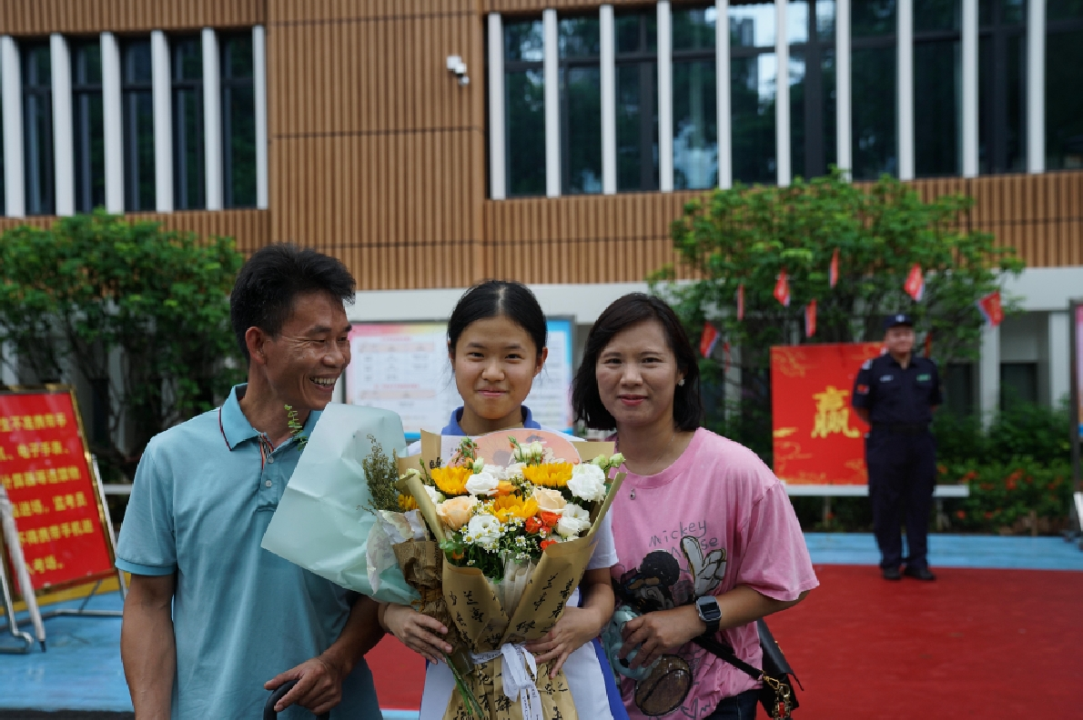 “祝同学们前程似锦!”深圳2025年中考圆满落幕!成绩预计7月中旬公布_晶报