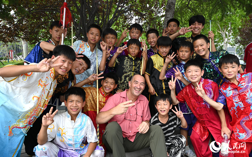 旅行商代表参观考察登封嵩山少林塔沟武术学校。人民网记者 王玉兴摄