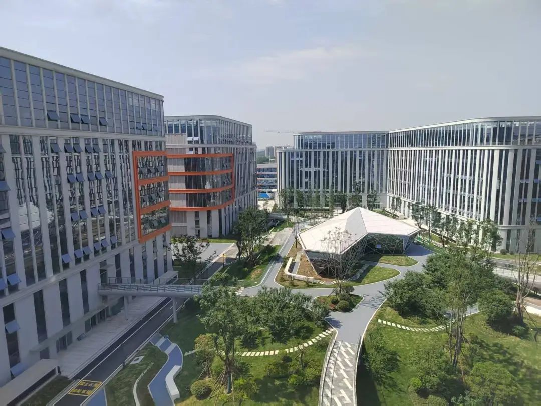 低空经济交流服务中心投运!_成都高新