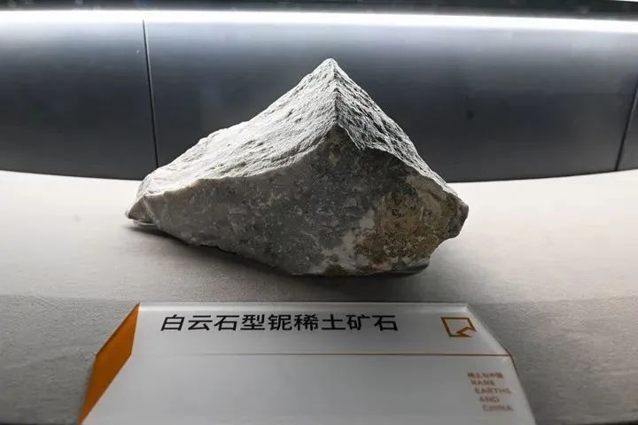 中国科研团队发现新稀土矿物“钕黄河矿”
