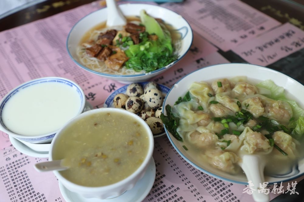 云吞、牛腩粉、咸鹌鹑蛋、姜埋奶、绿豆沙