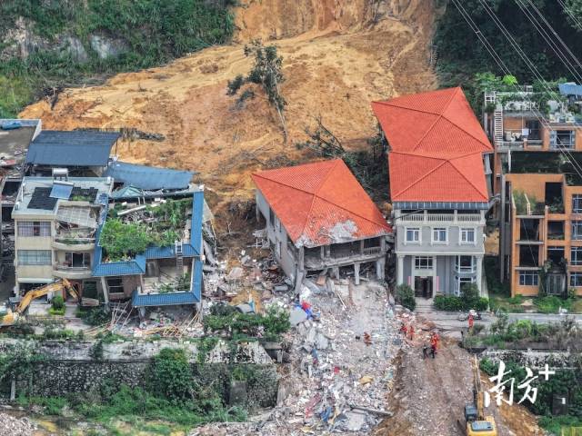 8月7日8时许，航拍救援作业现场。  