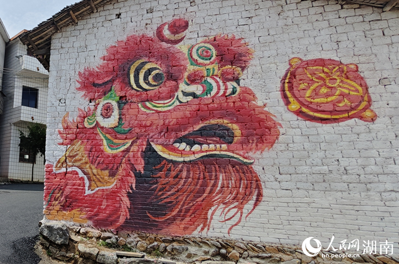 临武县石门村的墙绘作品。人民网记者 刘宾摄