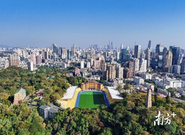 越秀山体育场。