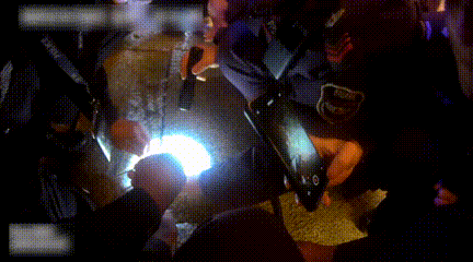 石头缝里掏出26克金手链？！