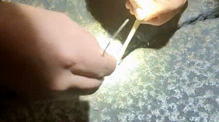 石头缝里掏出26克金手链？！