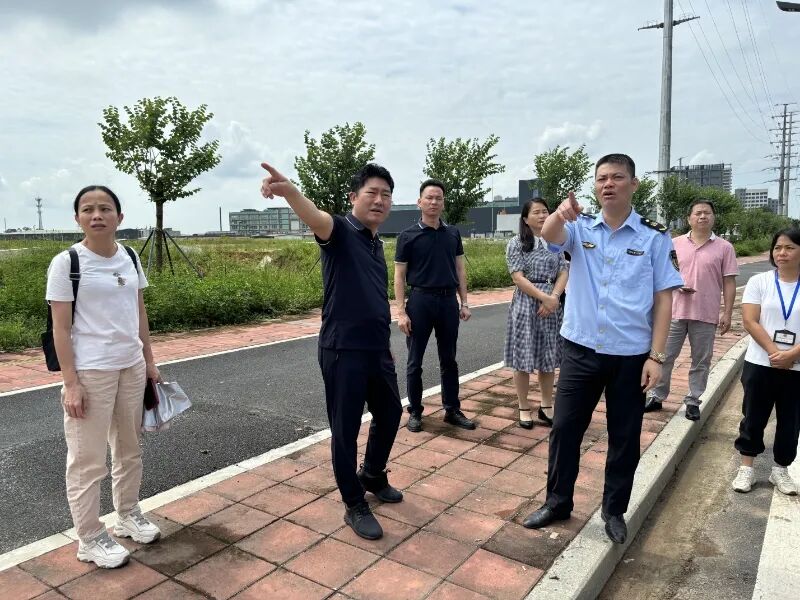 驻站代表联合石滩交管所到石滩镇岗尾村牛潭、西境社路口开展调研