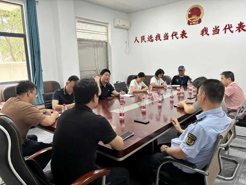 驻站代表和石滩交管所负责人到岗尾片区人大代表联络站开展座谈会