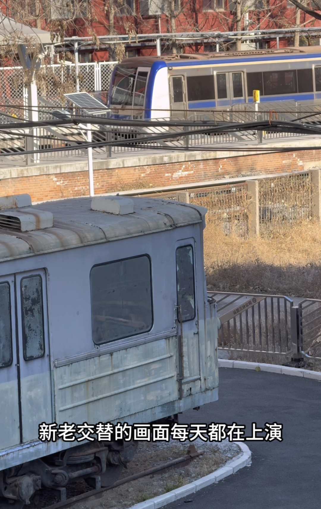 北京也有“地铁穿楼”?没错,还是“全国首个”!