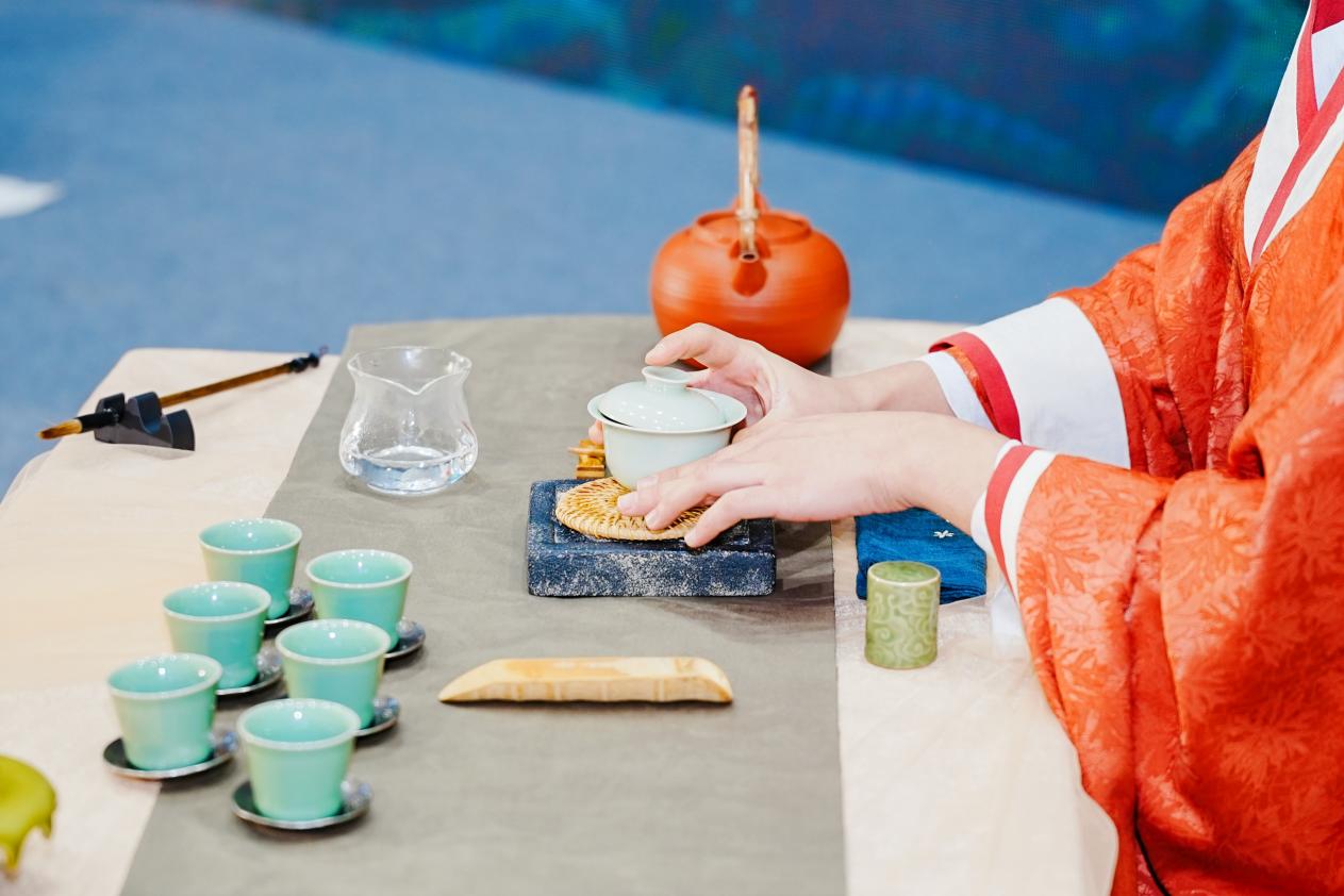 mmexporta5205f671963f63e2b1d4fface17e82d_1765430