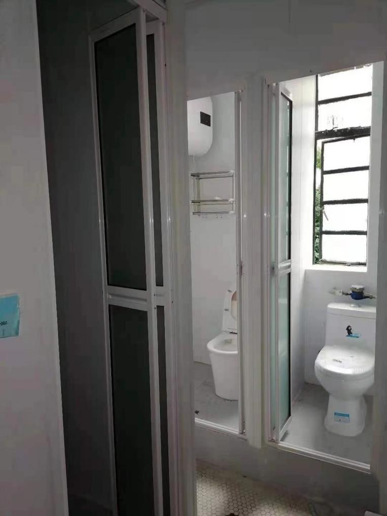 岐山村改造后，各家独用的卫生间。受访者供图