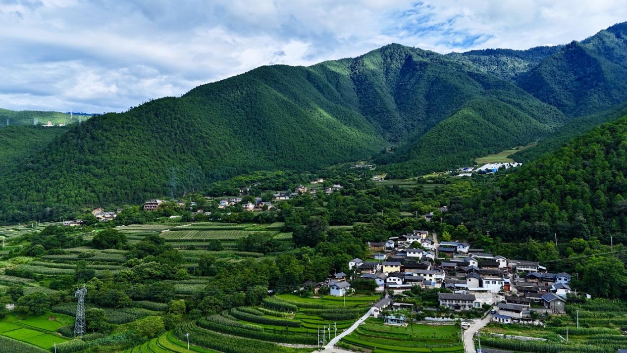 启别村一角2。贡秋次仁摄