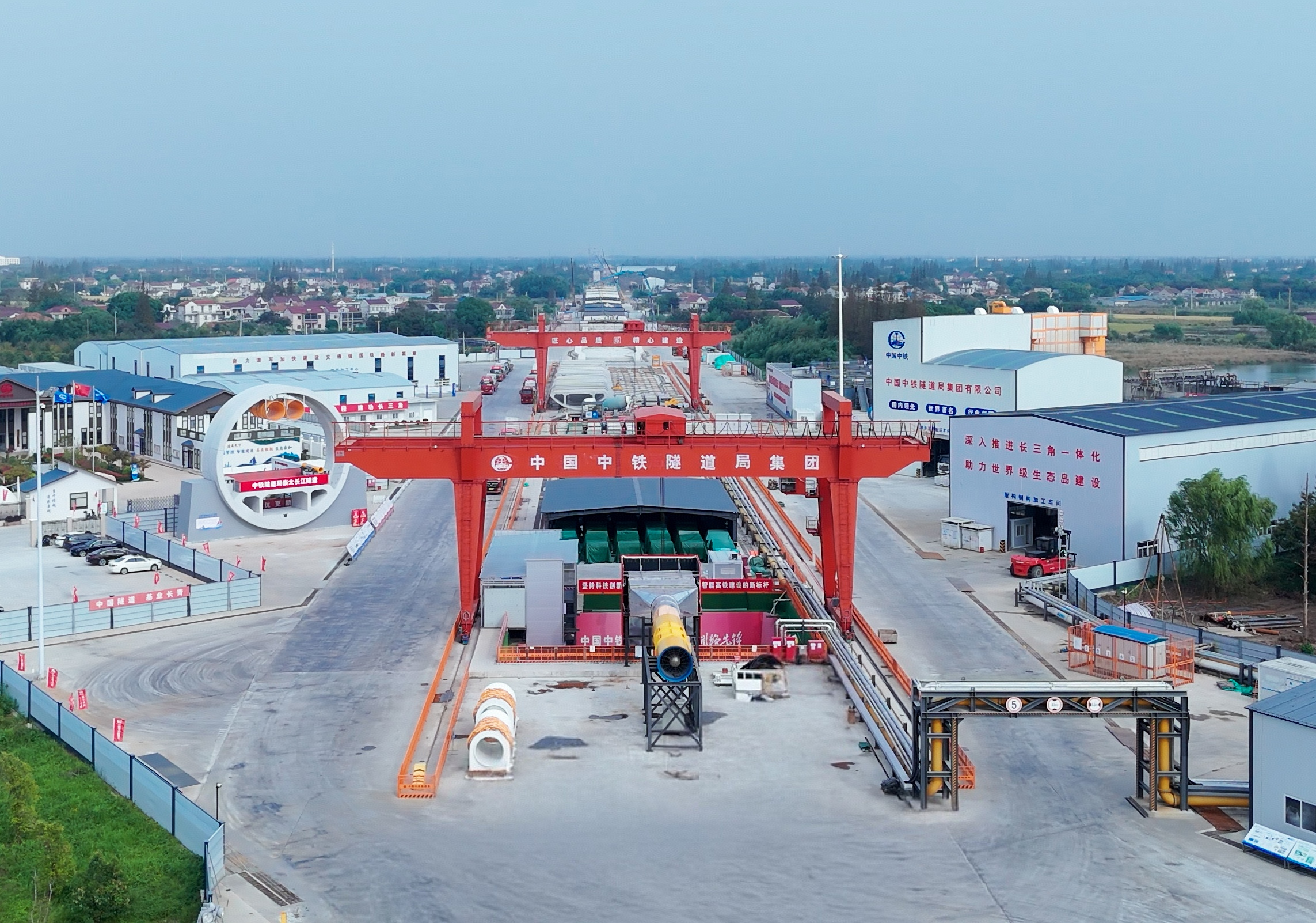 我国自研世界最大直径高铁盾构机掘进突破万米大关