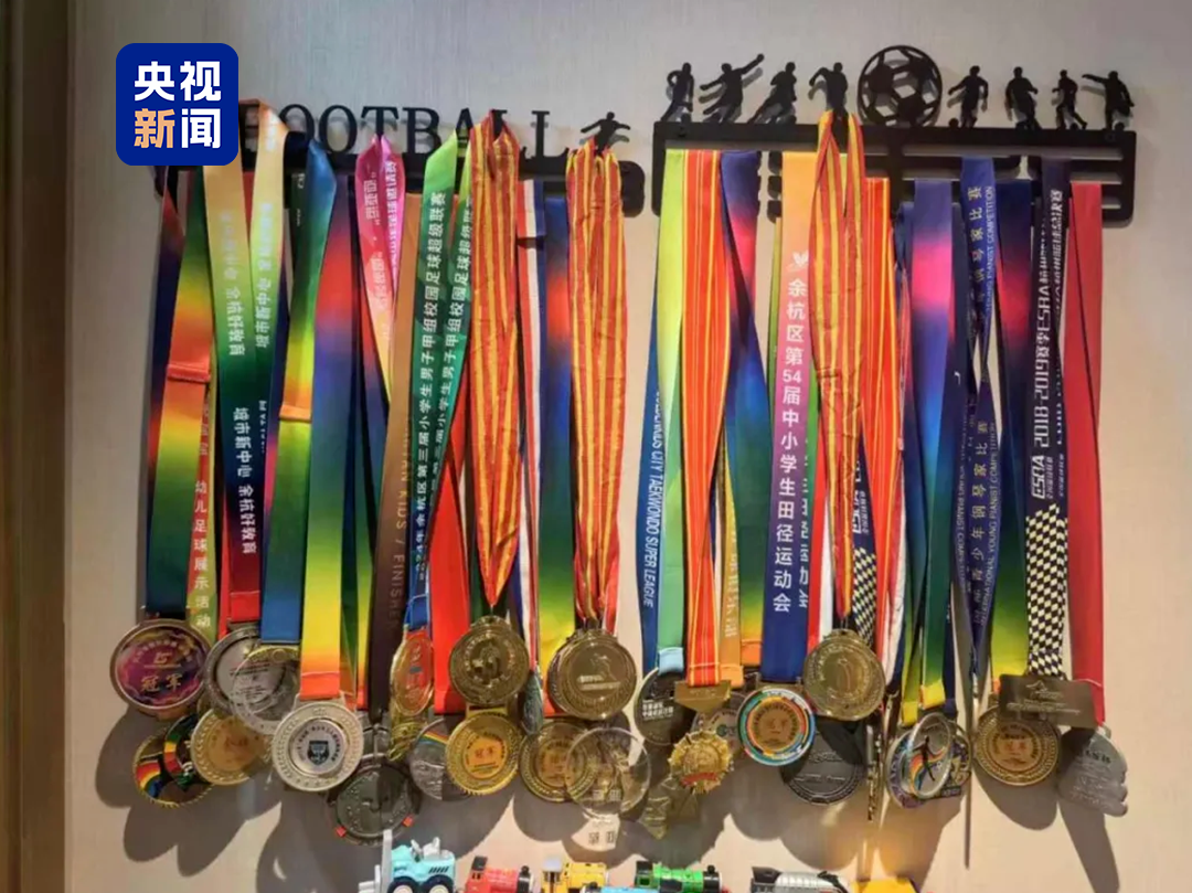 11岁男孩打碎电视屏,在小区创业2个月成功“还债”