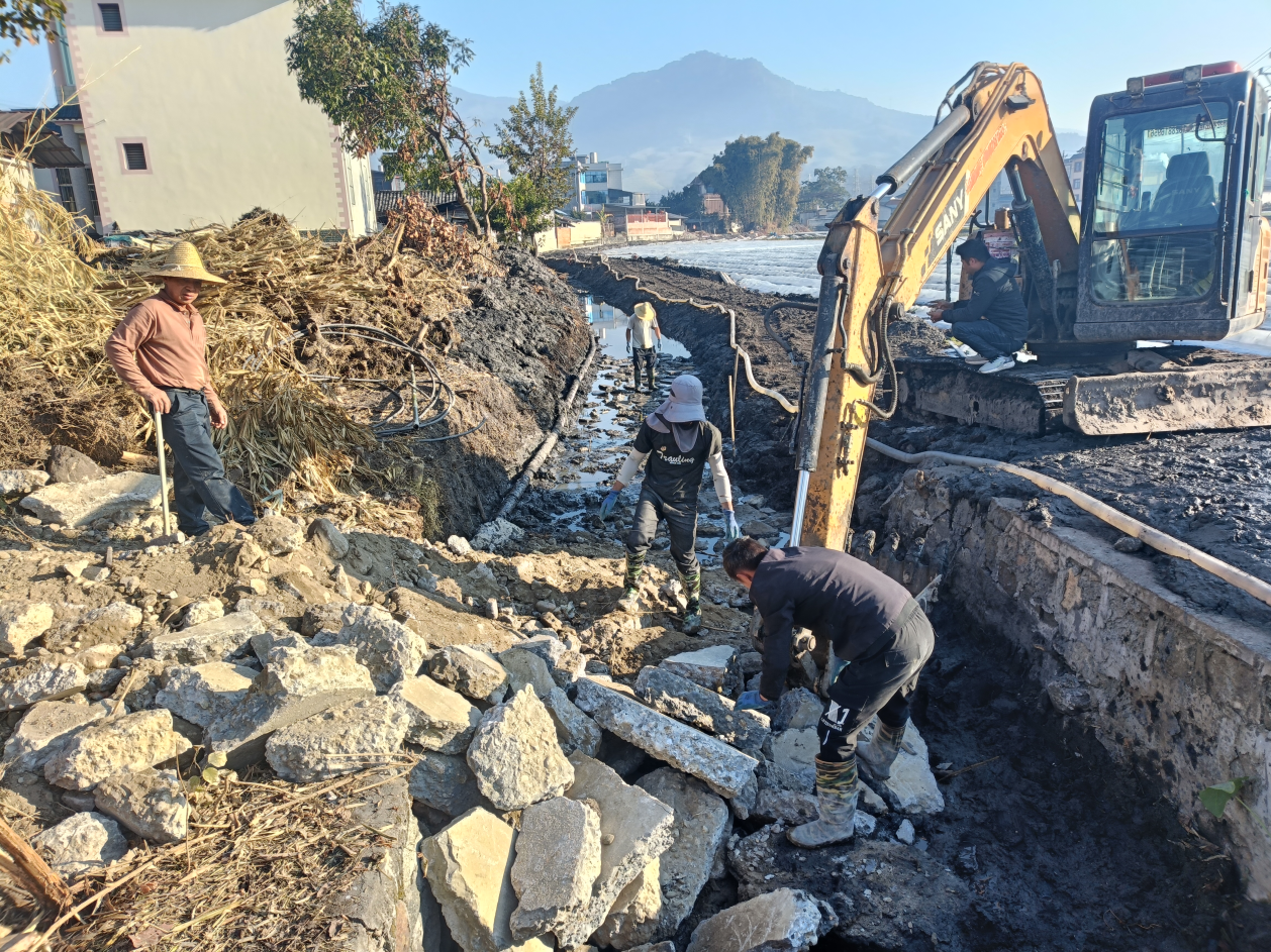 正在实施贺弄老旧小区改造(贺弄沟支线)